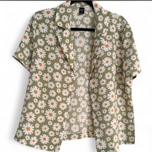Daisy Print Short Sleeve Button-Down Shirt - Olive Green